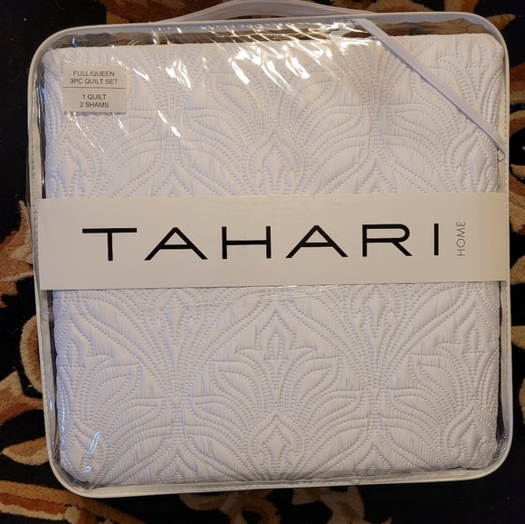 Tahari Bedding Tahari White Quilt Set Queen Poshmark